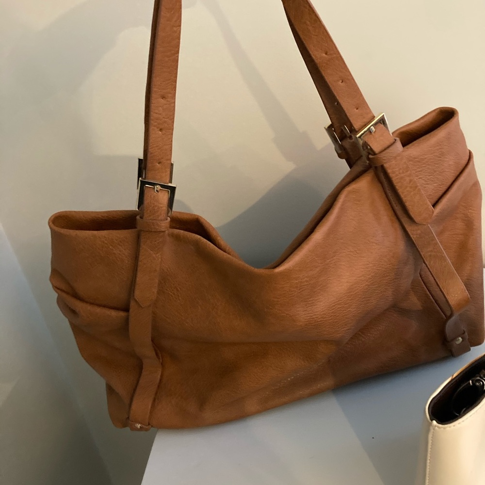 Handbags - Picture 2 of 4